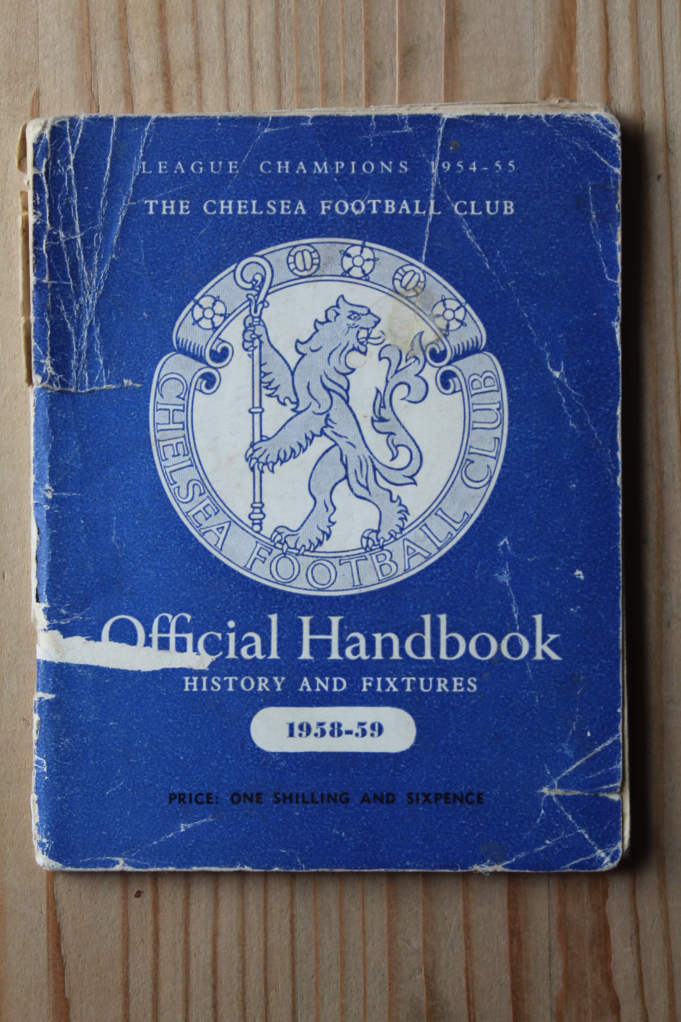 Chelsea Handbook/Yearbook v Chelsea Handbook/Yearbook