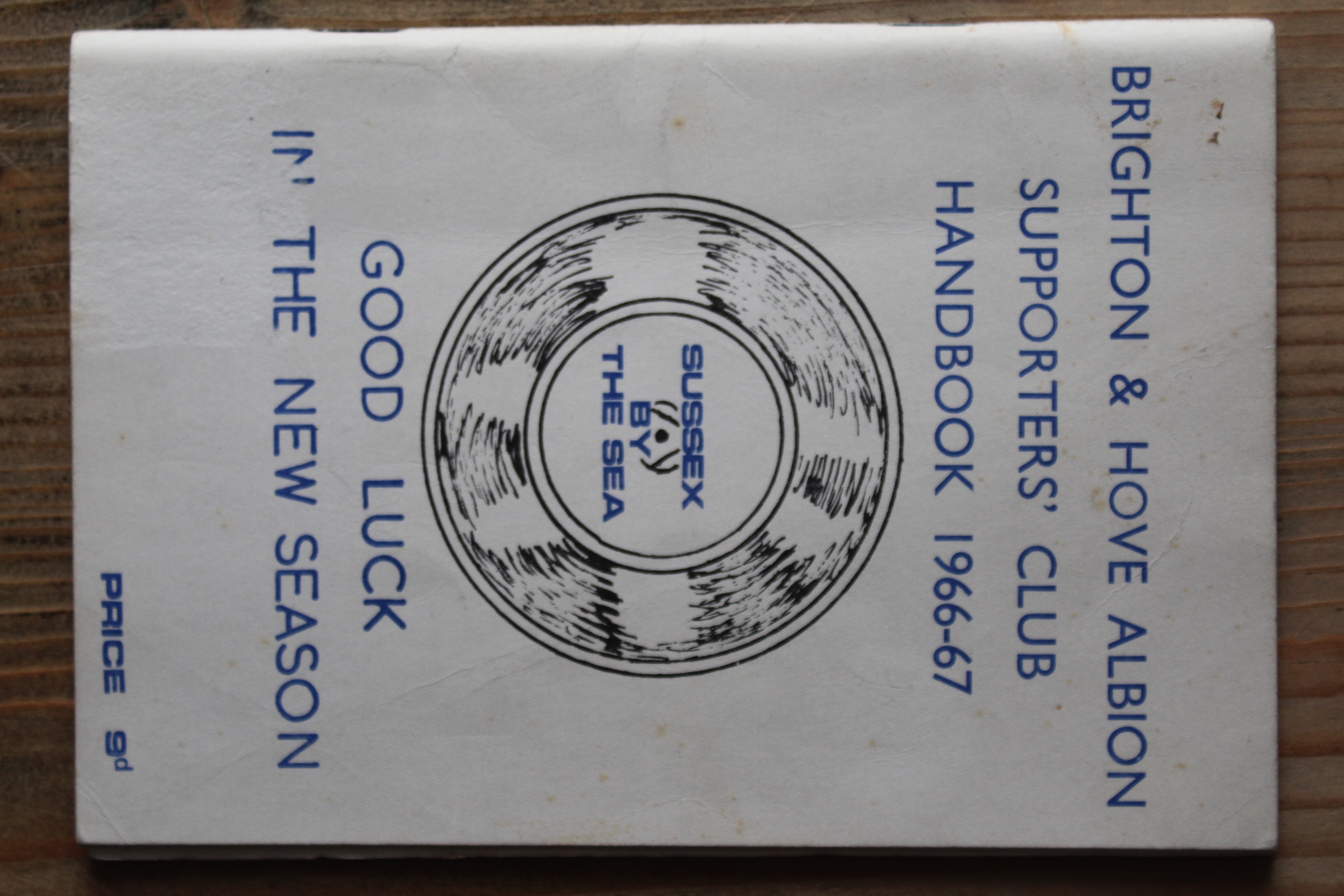 Brighton & Hove Albion Handbook/Yearbook v Brighton & Hove Albion Handbook/Yearbook