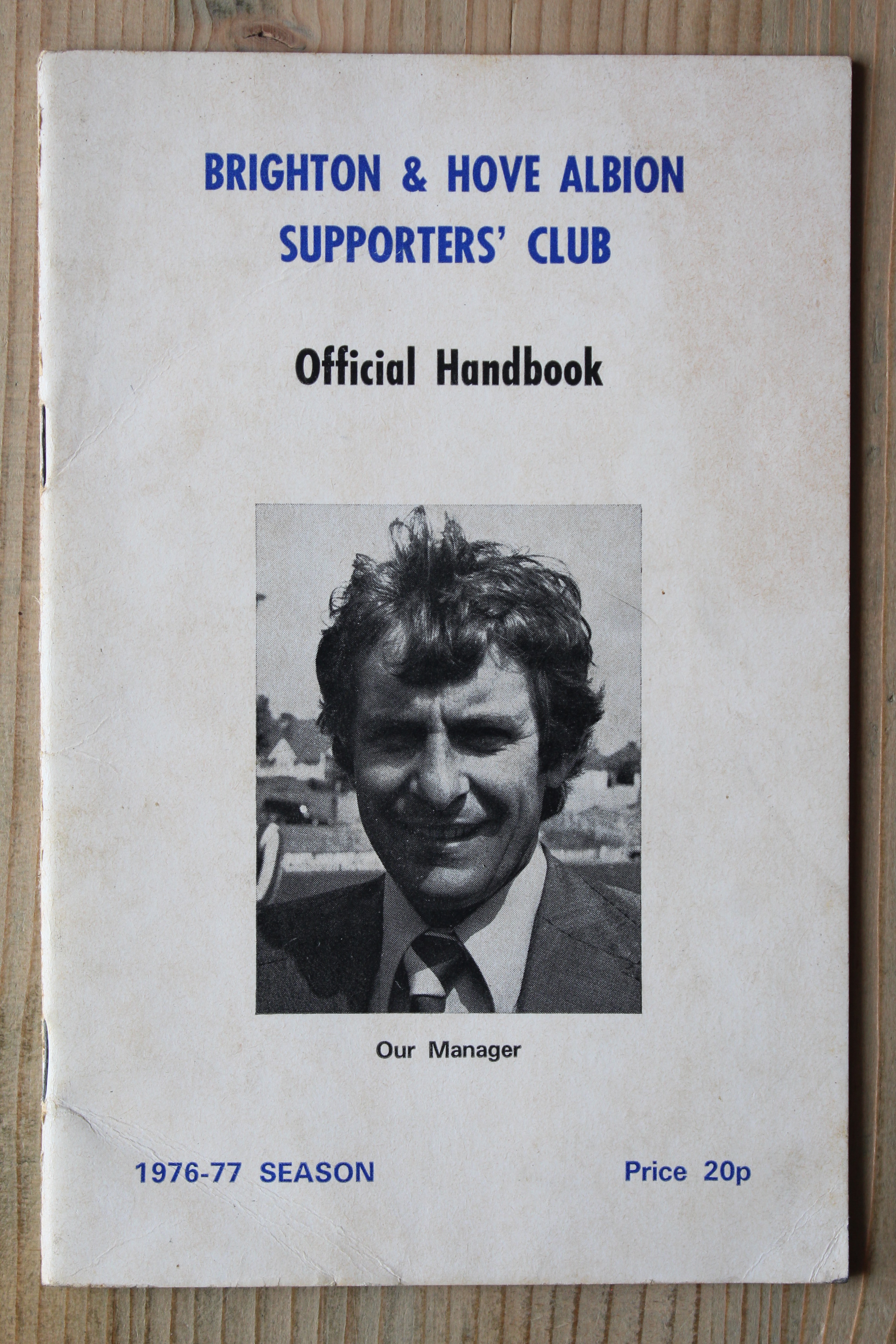 Brighton & Hove Albion Handbook/Yearbook v Brighton & Hove Albion Handbook/Yearbook